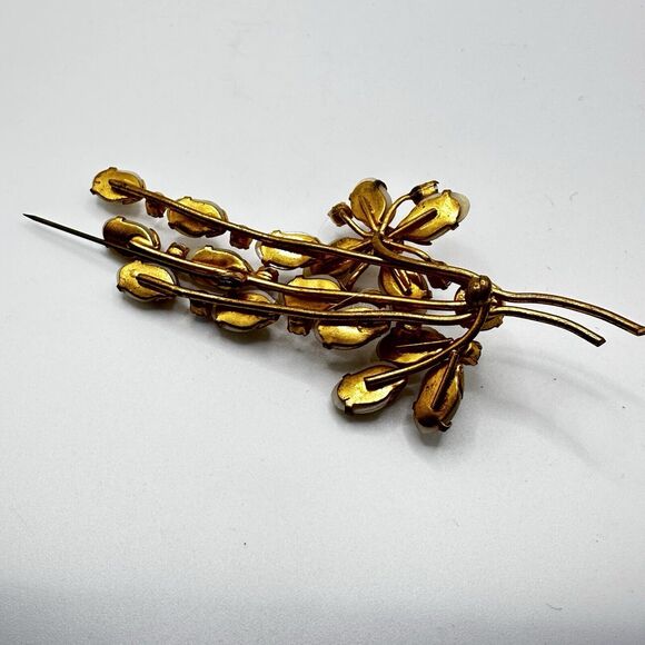 Vintage Brooch Baroque Faux Pearl and Rhinestone Willow Flower Design 1940 - Picture 7 of 10